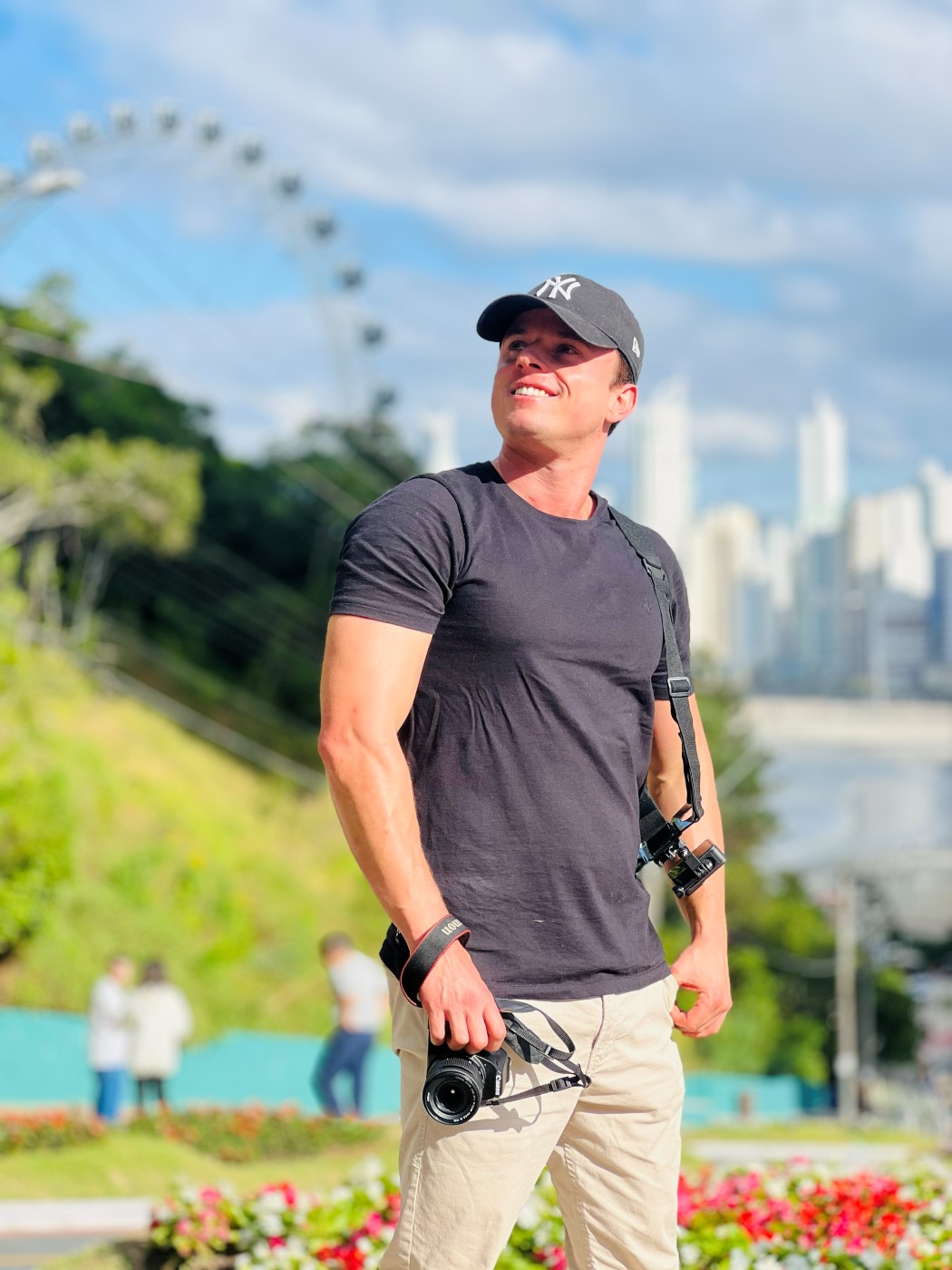 Canário fotografando na cidade